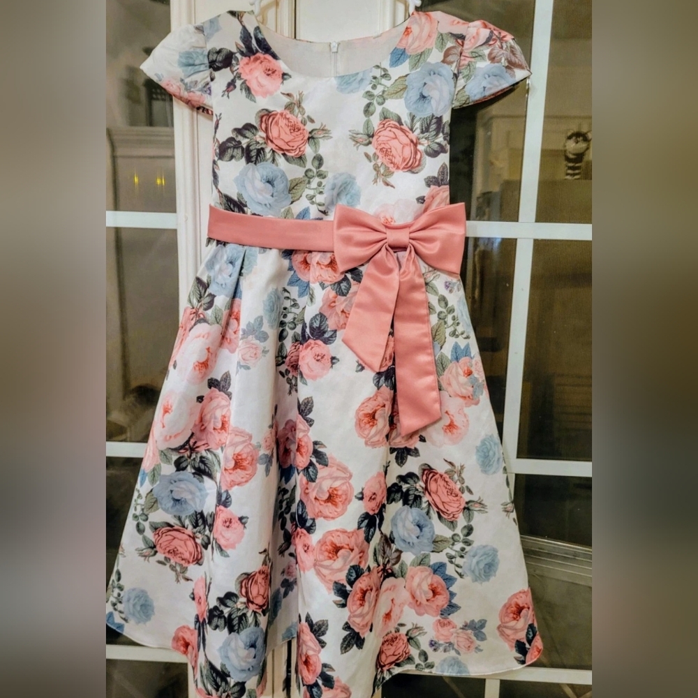 Girls Floral Pattern Flare Lined Dress Summer or Spring Pit To Pit 14"W X 31"L‎